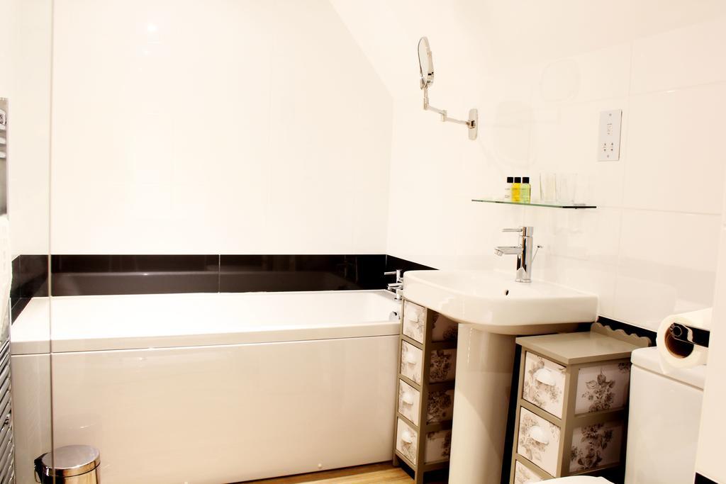 Bed and Breakfast The Six Bells Борн Номер фото